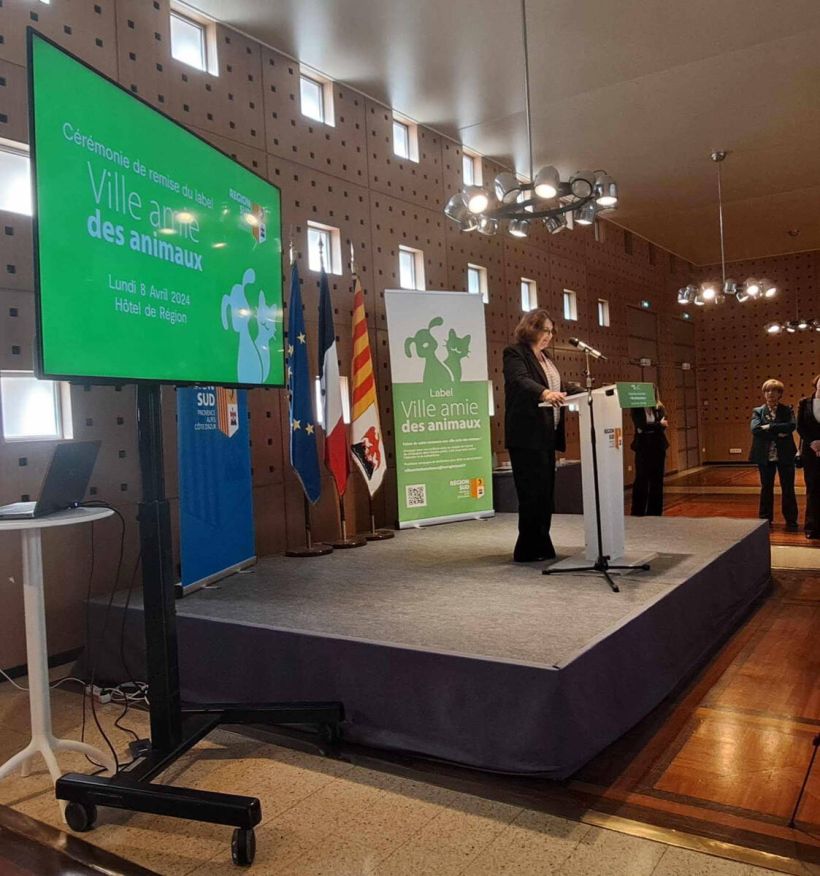Cérémonie de remise du label Ville Amie des Animaux Photographie de la cérémonie organisée à l'Hôtel de la Région Sud